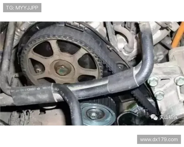 挖掘机散热风扇皮带松紧调节